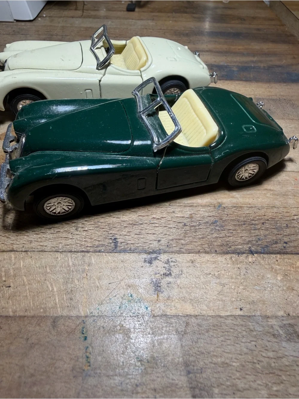 Two Vintage Diecasr 1/24 Scale Jaguar XK 120 Roadsters (Green & White)